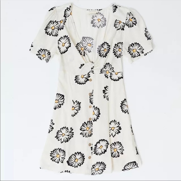 Urban Outfitters Bettie Twist Knot Daisy Print Floral Dress - Picture 2 of 13